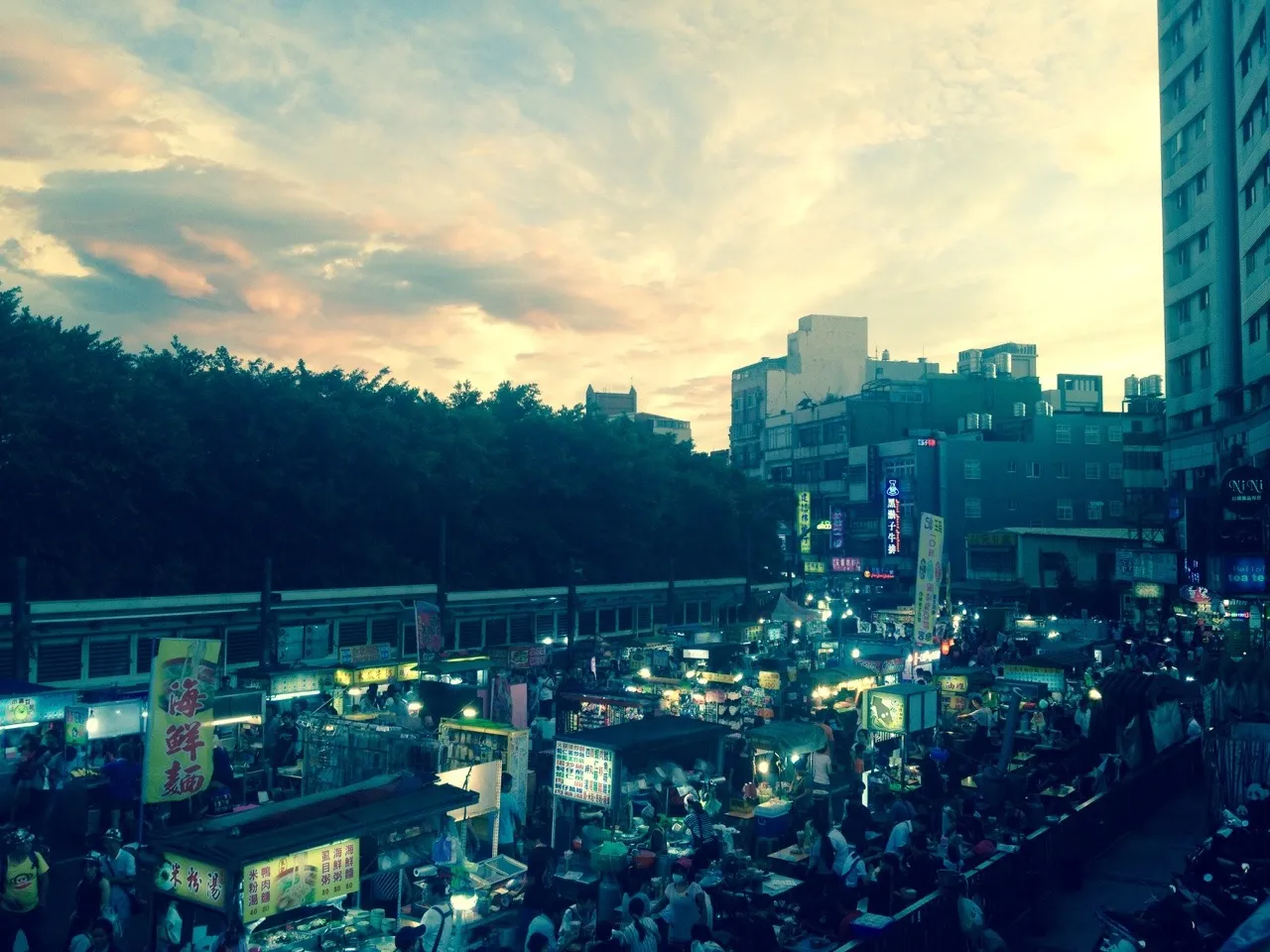 幫夏天的天空摻一點藍