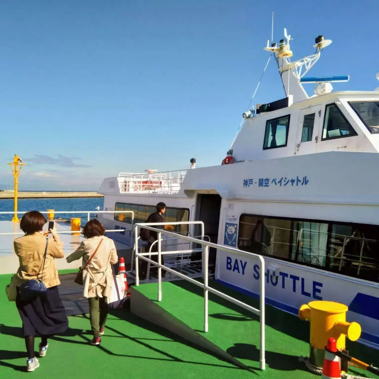 從關西機場搭船往神戶機場的碼頭